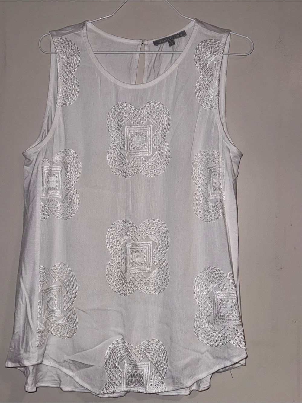 Daniel Rainn White Embroidered Sleeveless Camisole